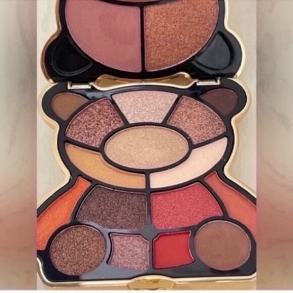 I Heart Revolution Teddy Bear Eyeshadow Palette Honey - Picture 5 of 10